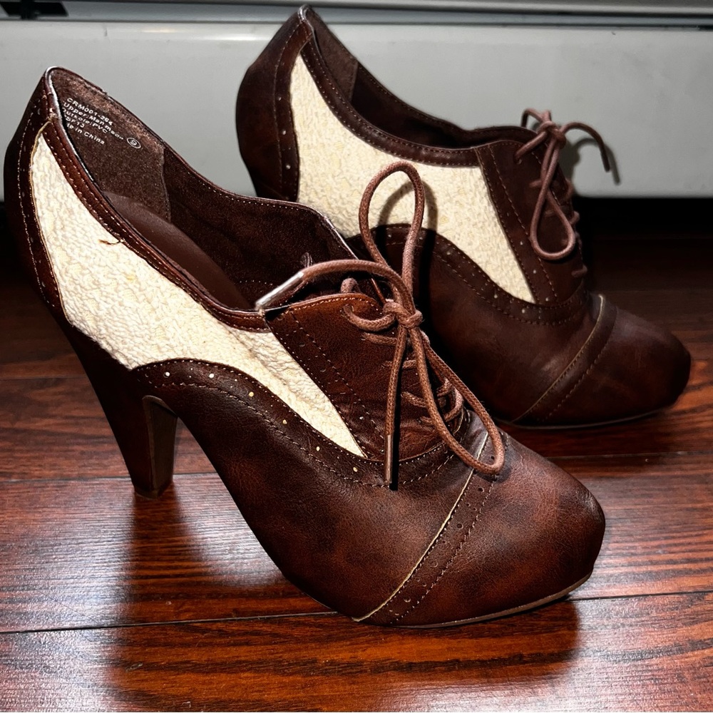 Brand: charlotte rousse Color: brown/ tan Size: 8